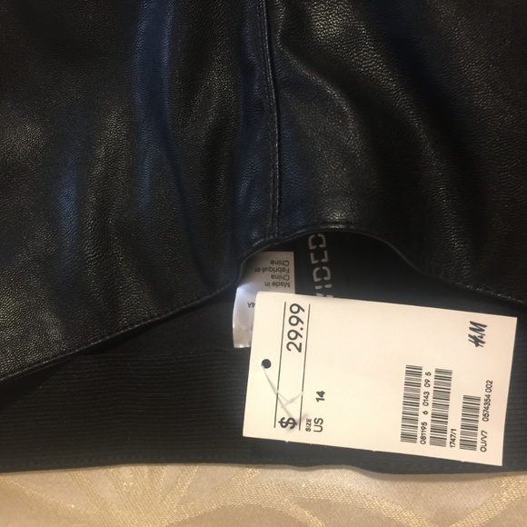NWT Divided H&M Faux leather leggings w/roses - Picture 3 of 3
